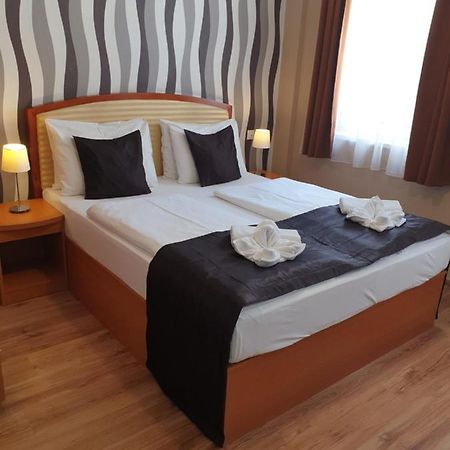 Six Inn Hotel Budapeşte Dış mekan fotoğraf