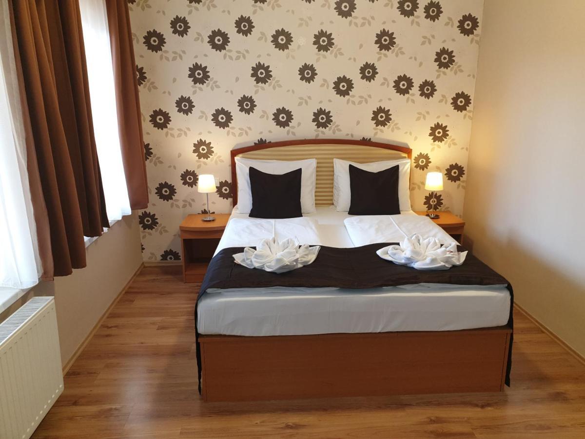 Six Inn Hotel Budapeşte Dış mekan fotoğraf